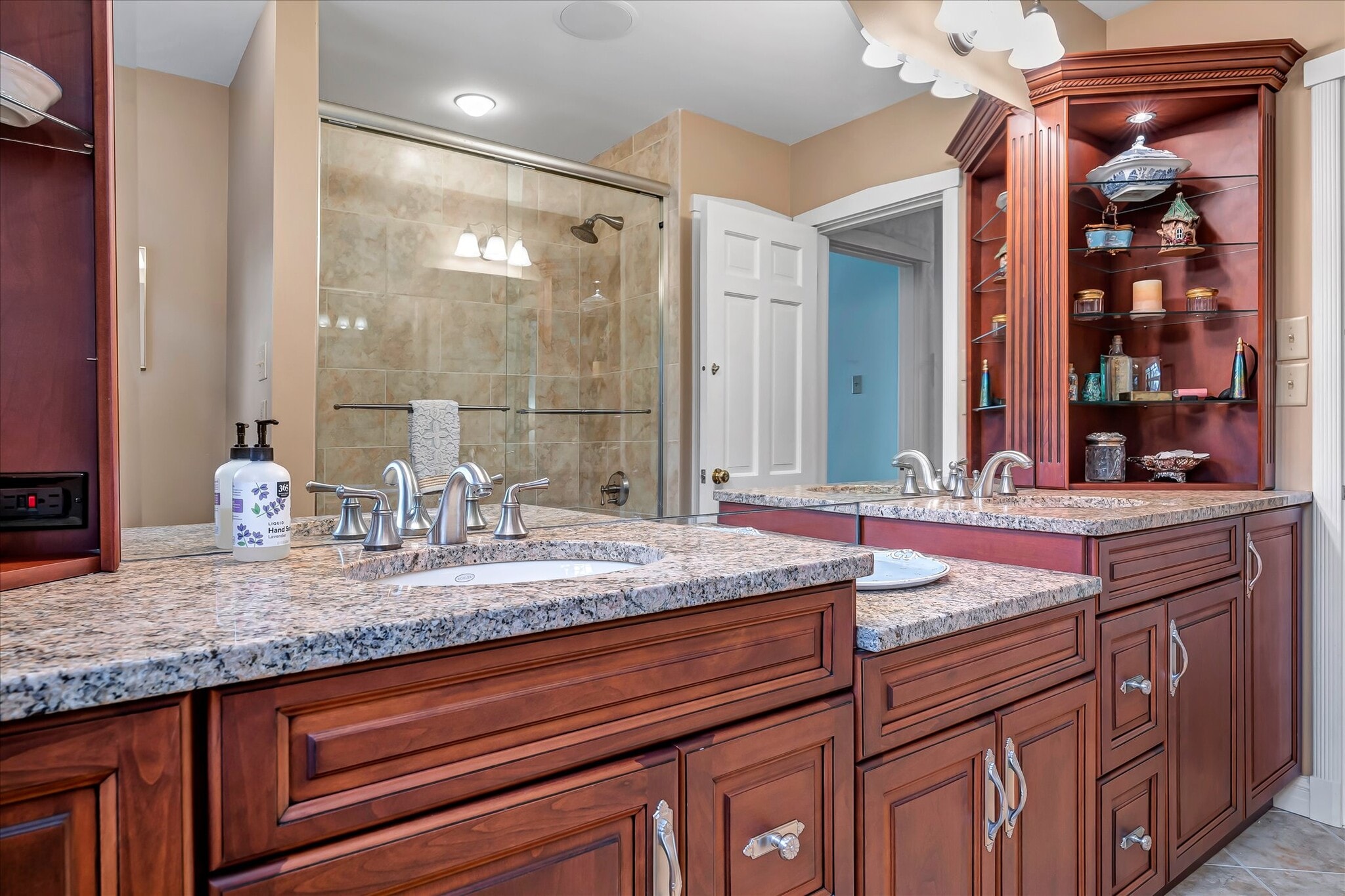 Building Photo - 15 Brazillian Ct