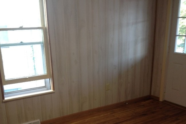 Building Photo - 347 Catherine St