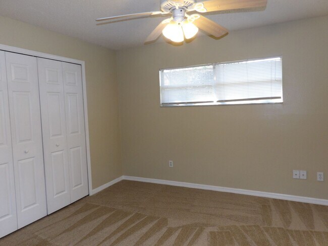 Building Photo - 4 BEDROOM JUST 5 Min to I-4 EXIT 111,  Bea...