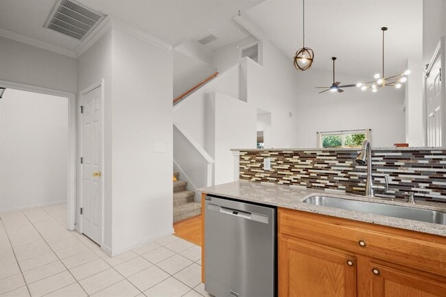 Building Photo - 7500 Shadowridge Run