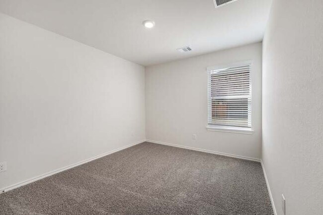 Building Photo - 1709 Potomac Ln