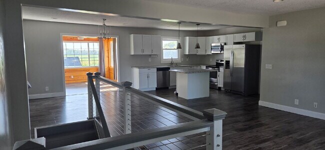 Building Photo - Charming 4-Bedroom Haven with Hardwood Elegance on Main St, New Prague!