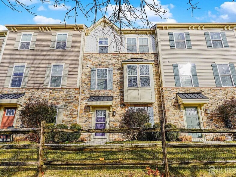 Primary Photo - 606 Bayside Ct