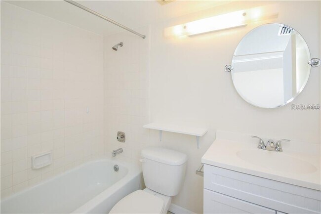 Building Photo - 437 Cerromar Ln