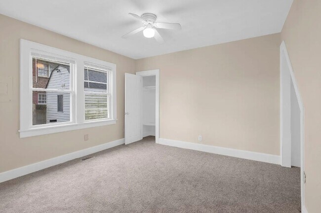 Building Photo - Spacious 5BR Home with Fenced Backyard in Norfolk