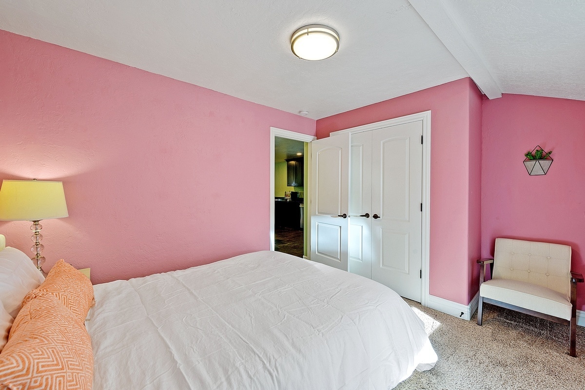 Building Photo - 980 E Bryan Ave