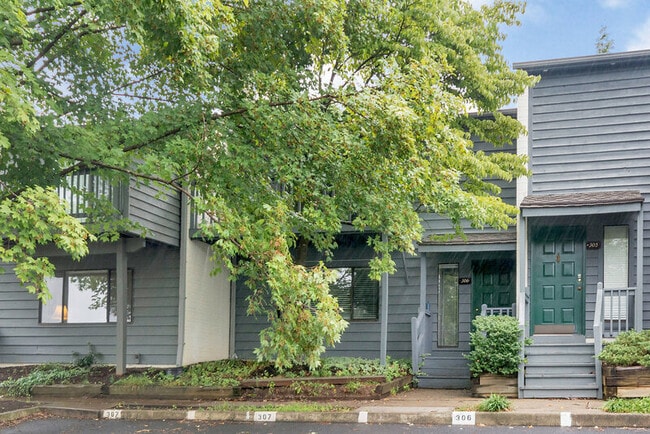 Primary Photo - 306 Harvest Dr