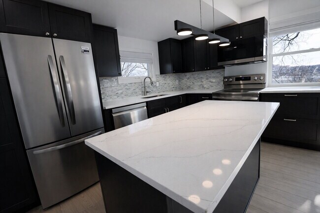 Building Photo - 107 Shoup St