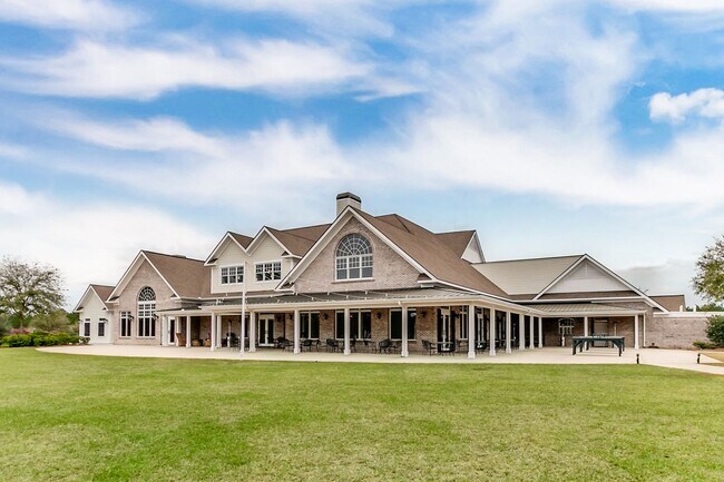 Building Photo - Move-In Ready 3-Bedroom Villa in Gated Savannah Quarters!