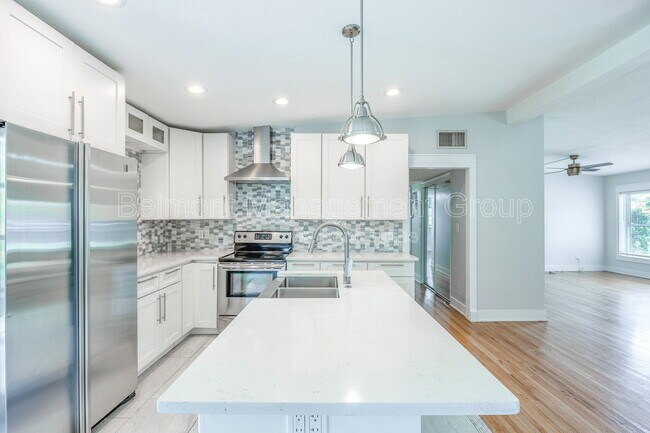 Building Photo - 316 Lake Fair Ln