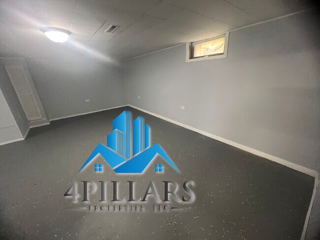 Building Photo - "Charming 2-Bedroom Gem with Finished Basement & Gleaming Hardwood Floors in Hammond!"