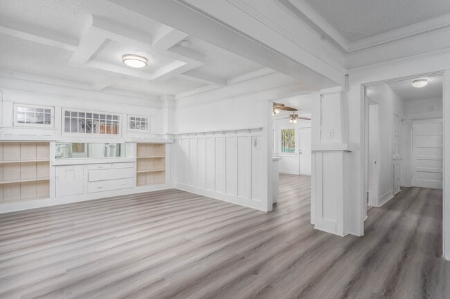 Building Photo - 2022 W 31st St