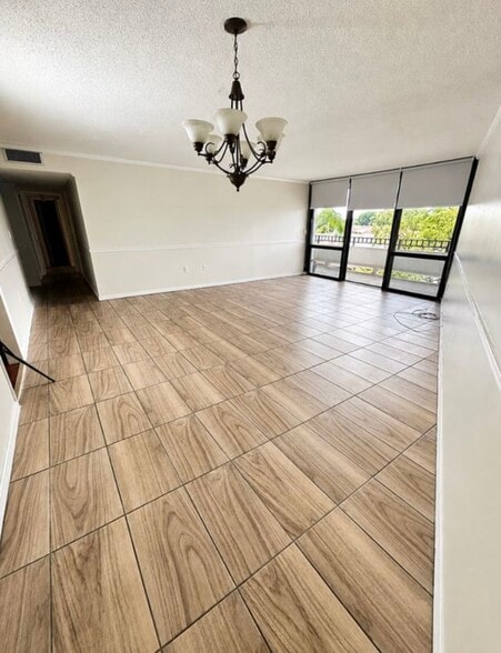 Building Photo - 13951 Kendale Lakes Cir