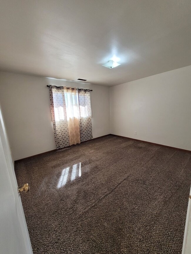 Building Photo - 815 Lindberg Ln