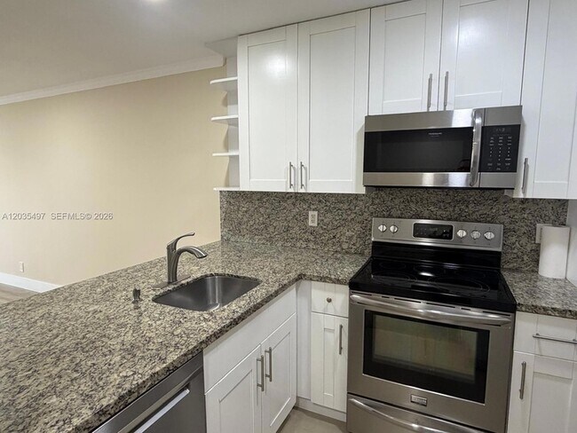 Building Photo - 8443 Royal Palm Blvd