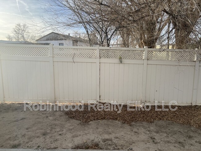 Building Photo - 1640 Winchester Dr