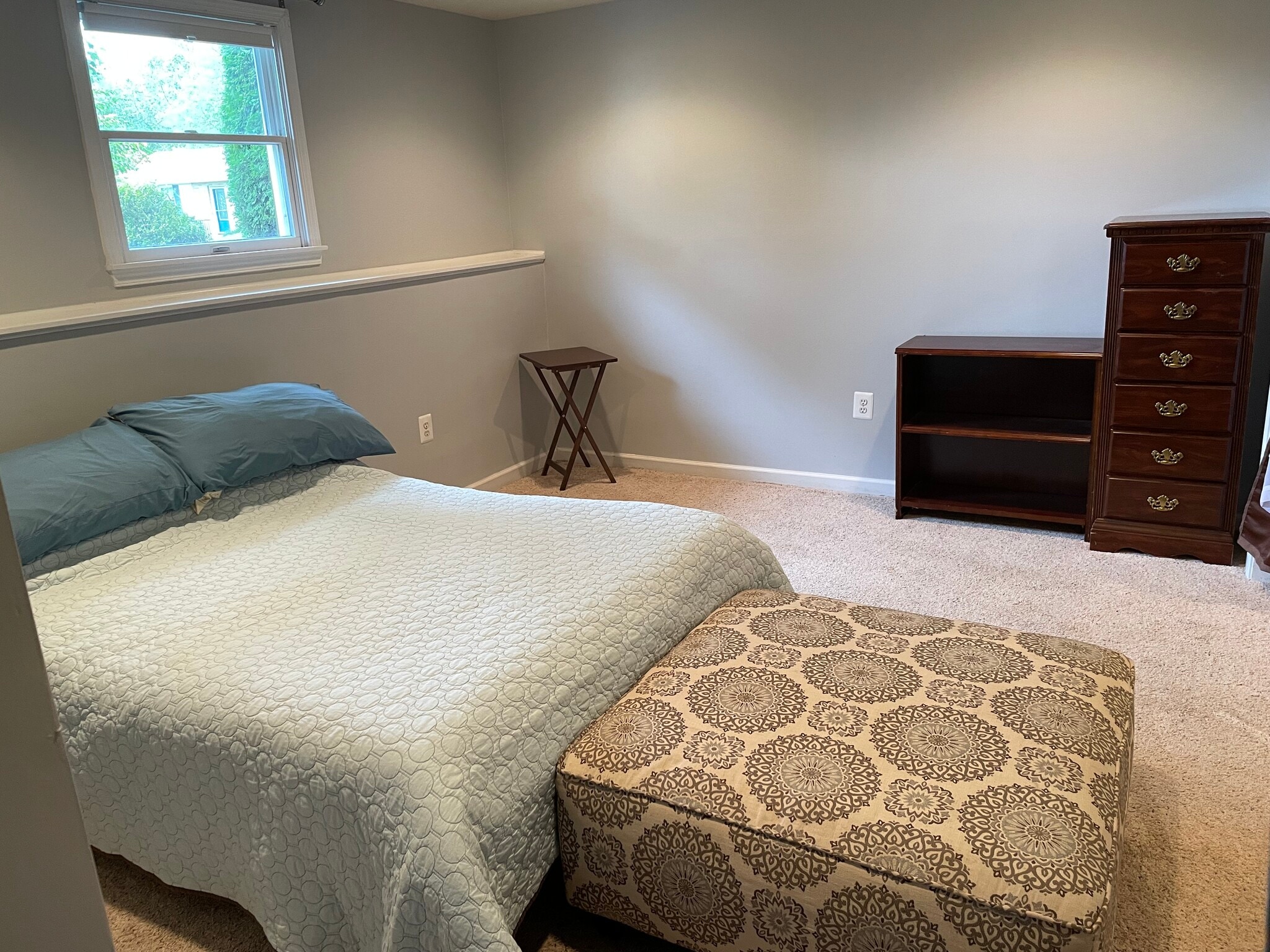 Full size bed, closet, bookshelf- ready for slumber! - 7288 Beechtree Ct