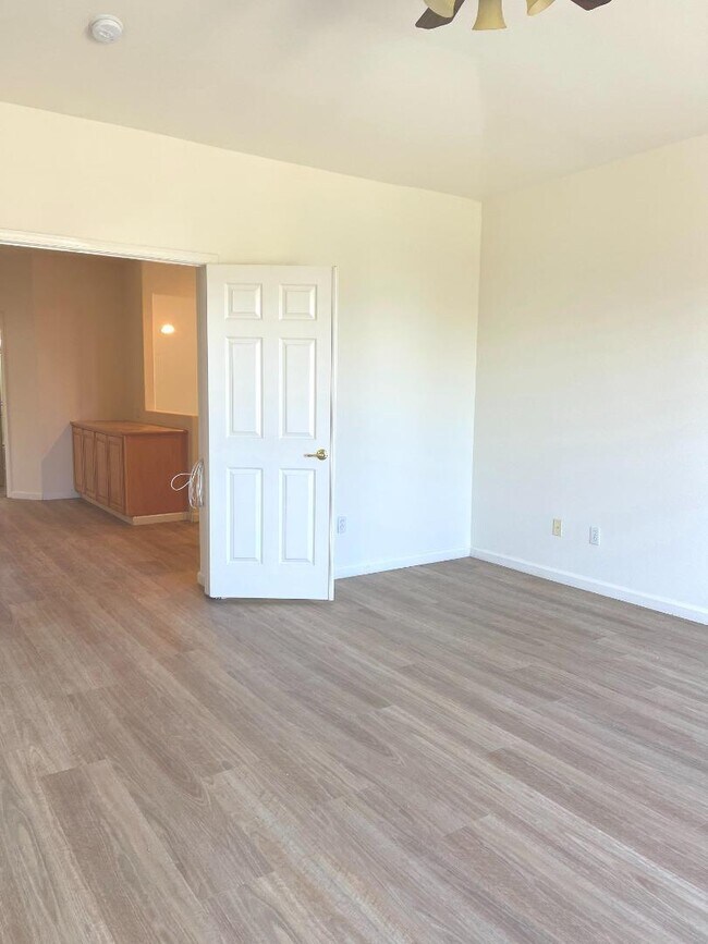 Building Photo - 1065 Rockport Ave