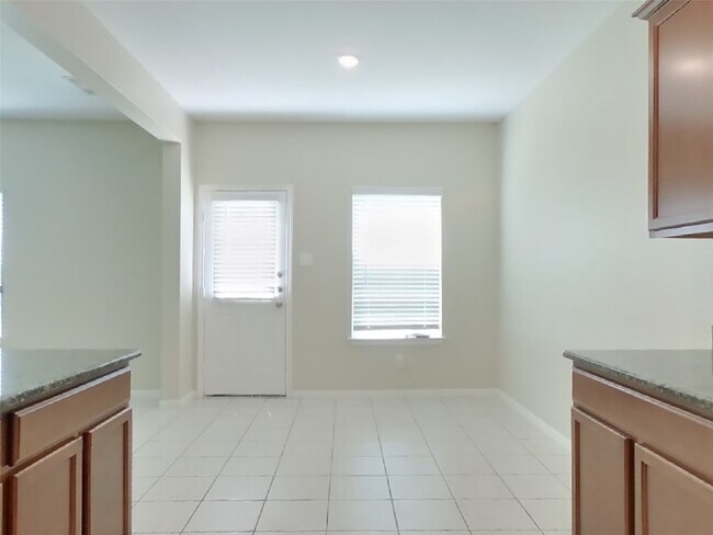 Building Photo - 100 Comanche Plains Rd