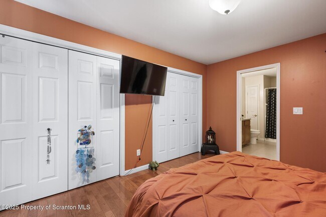 Building Photo - 32 Pine Tree Dr