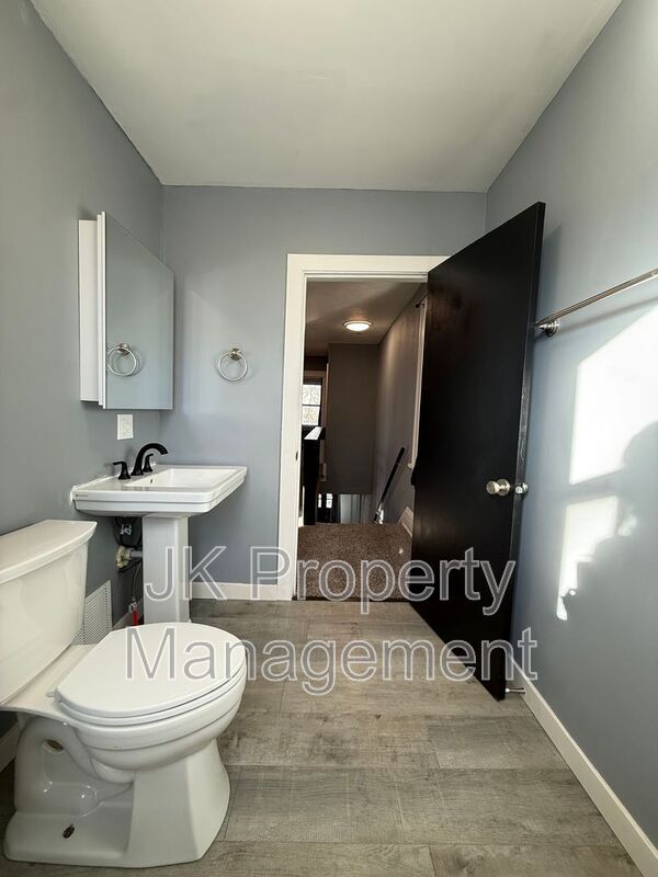 Building Photo - 1512 3rd Ave N