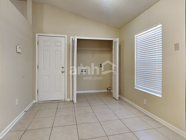 Building Photo - 12333 Anarania Dr