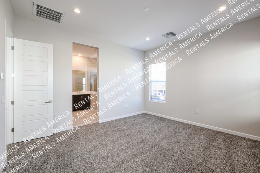 Building Photo - 17052 N 50th St