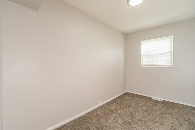 Building Photo - 2710 Fletcher St