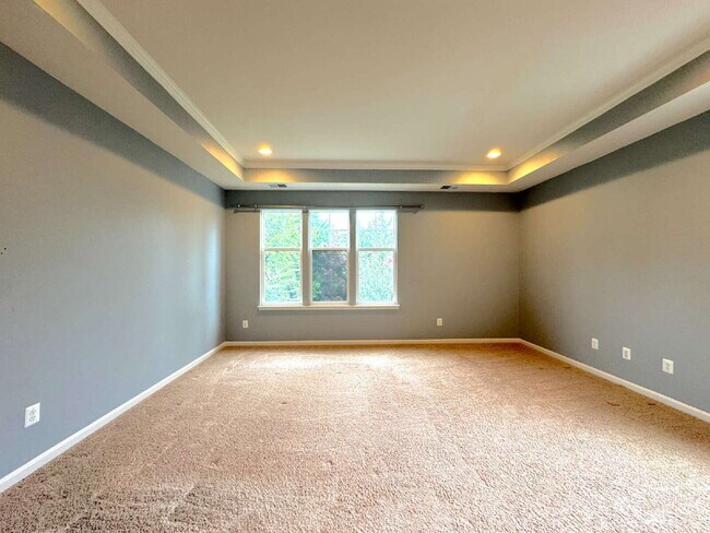Building Photo - Exquisite Brambleton Living: A Spacious Fa...