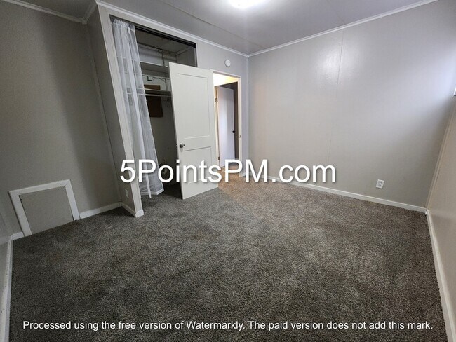 Building Photo - 1032 Andrew St