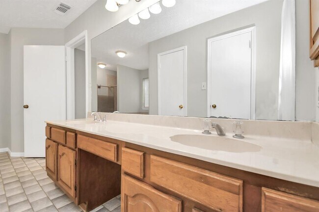 Building Photo - 14810 Cypress Ridge Dr