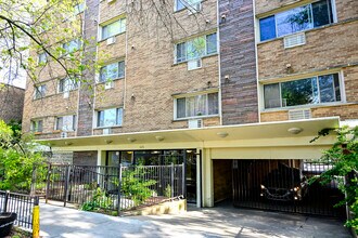 Building Photo - 1415 W Lunt Ave