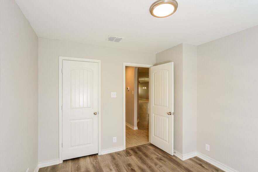 Building Photo - 14106 Cremello Falls