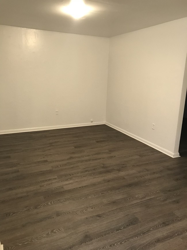 Building Photo - 1 Bedroom, 1 Bathroom apartment for rent!