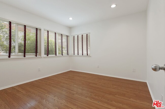 Building Photo - 2781 Woodwardia Dr