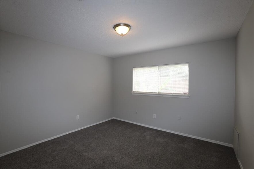 Guest Bed 1 - 542 Connorvale Ln