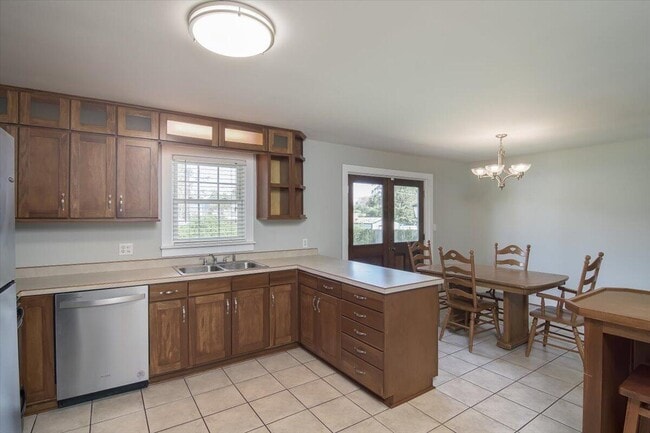 Building Photo - 2615 Springwood Dr