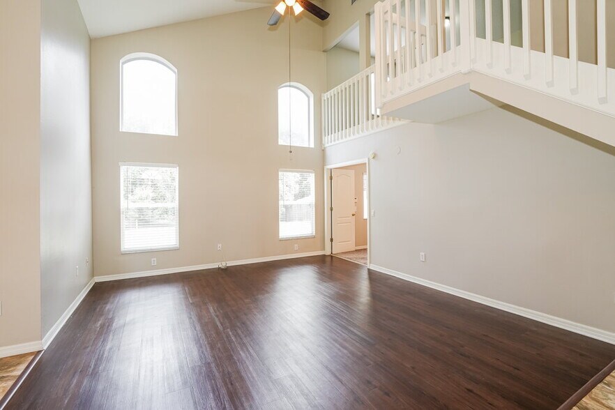 Building Photo - 30703 Tremont Dr