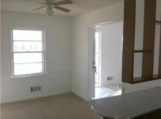 Building Photo - 10104 White Ave