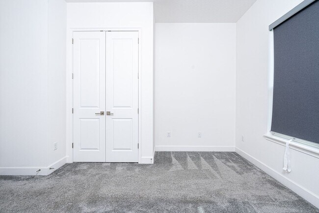 Building Photo - Luxurious Solar Powered 4 Bedroom, 3 Bath Waterfront Home with office & Upgrades Galore!