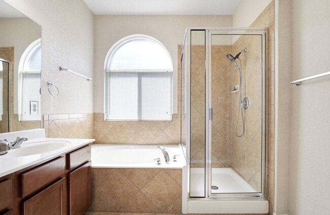 Building Photo - $1000 Off February's Rent! - IMMACULATE Well-Maintained 3bd/2ba/2gar In Alamo Ranch!