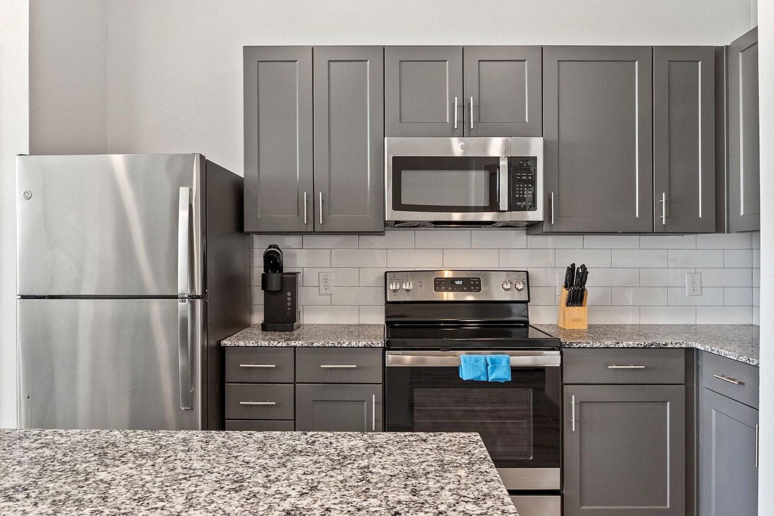 Building Photo - 12100 1/2 Ferrystone Glen Dr