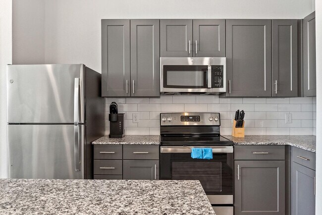 Building Photo - 12100 1/2 Ferrystone Glen Drive-SI ID1343249P