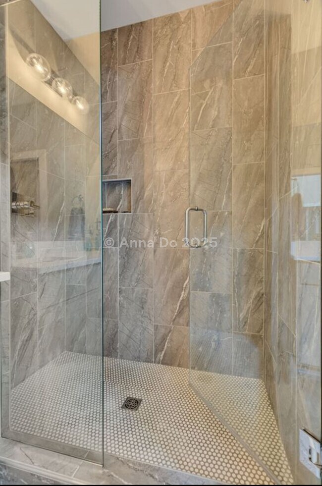 Building Photo - 809 21st Ave N