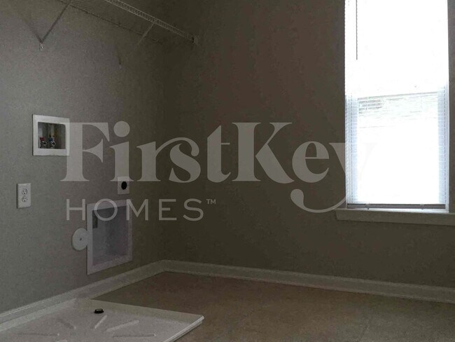 Building Photo - 127 Colville Rd