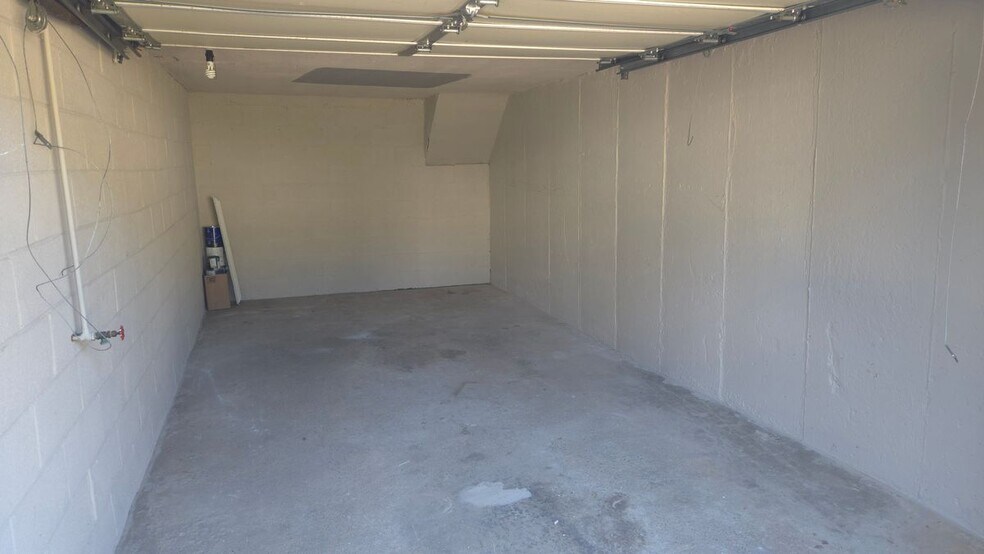 Building Photo - 356 Krams Ave