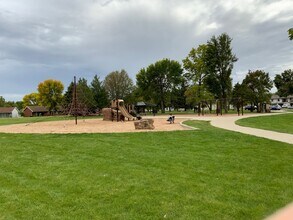 Building Photo - 2002 NW Hickory Ln