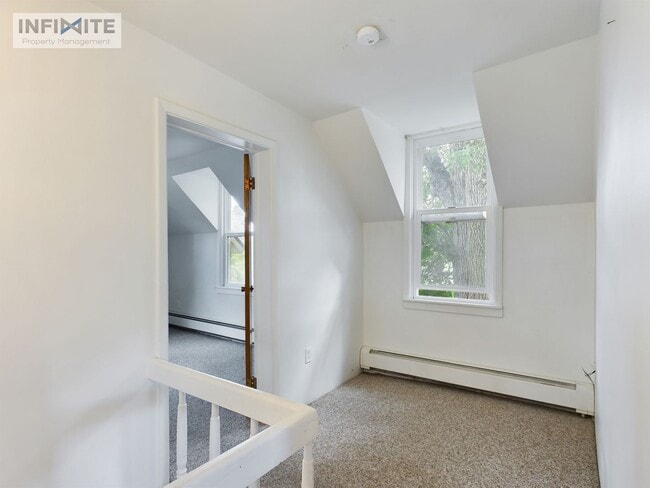 Building Photo - 3 bedroom - Water, Sewer, Gas and Electric...