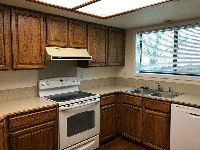 Building Photo - 4271 N Pennfield Pl