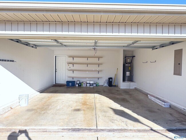 Building Photo - 121 Daymark Dr